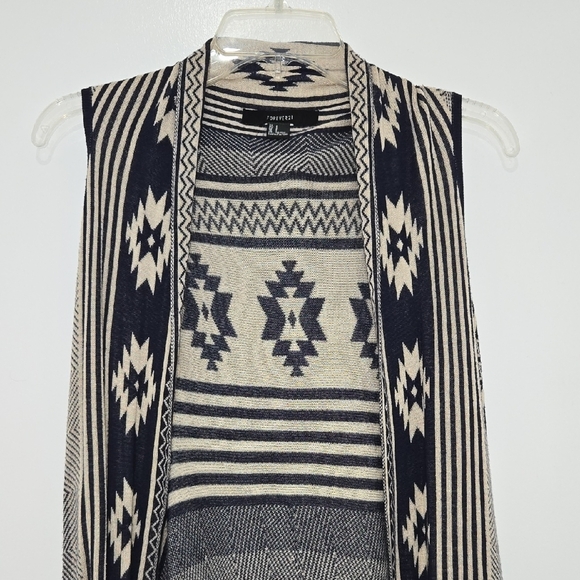 Forever 21 Blue and Cream Geometric Aztec Southwestern Design Knit Vest - Picture 2 of 7